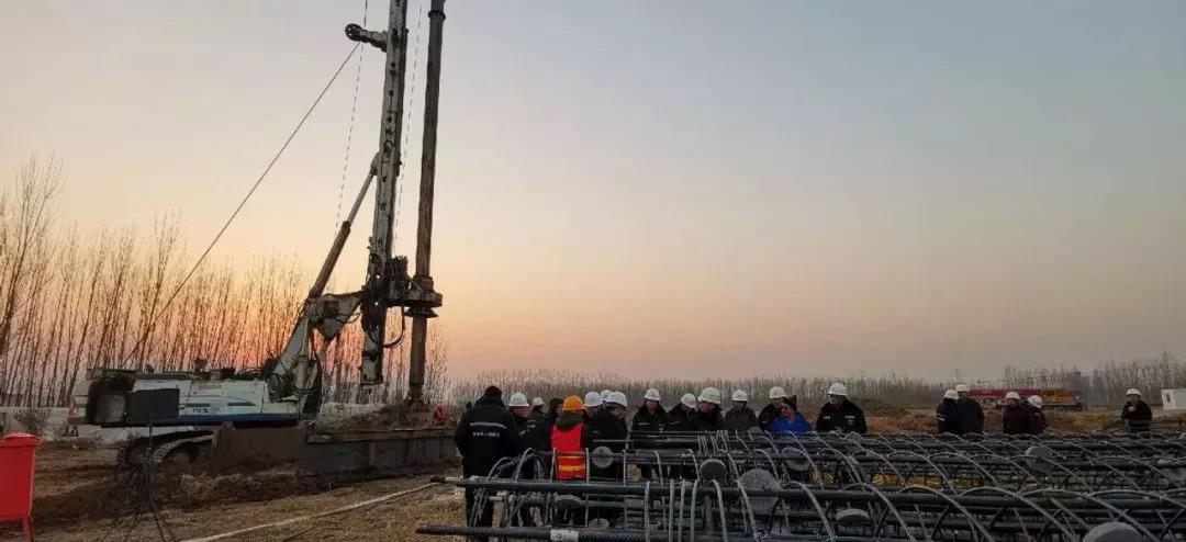 97国际旋挖打下雄安站第一桩