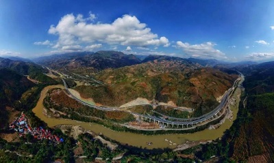 元蔓高速(红河段)全线通车，30多台97国际桥检车保驾护航！